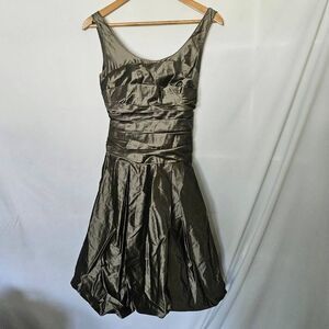 Vera Wang 100% Silk Scoop Neck Sleeveless Bubble Hem Cocktail Dress sz 4